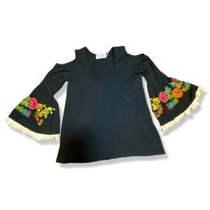 ⭐️VA VA BY JOY HAN Floral Embroidered Bell Sleeve Too Open Shoulder Size M